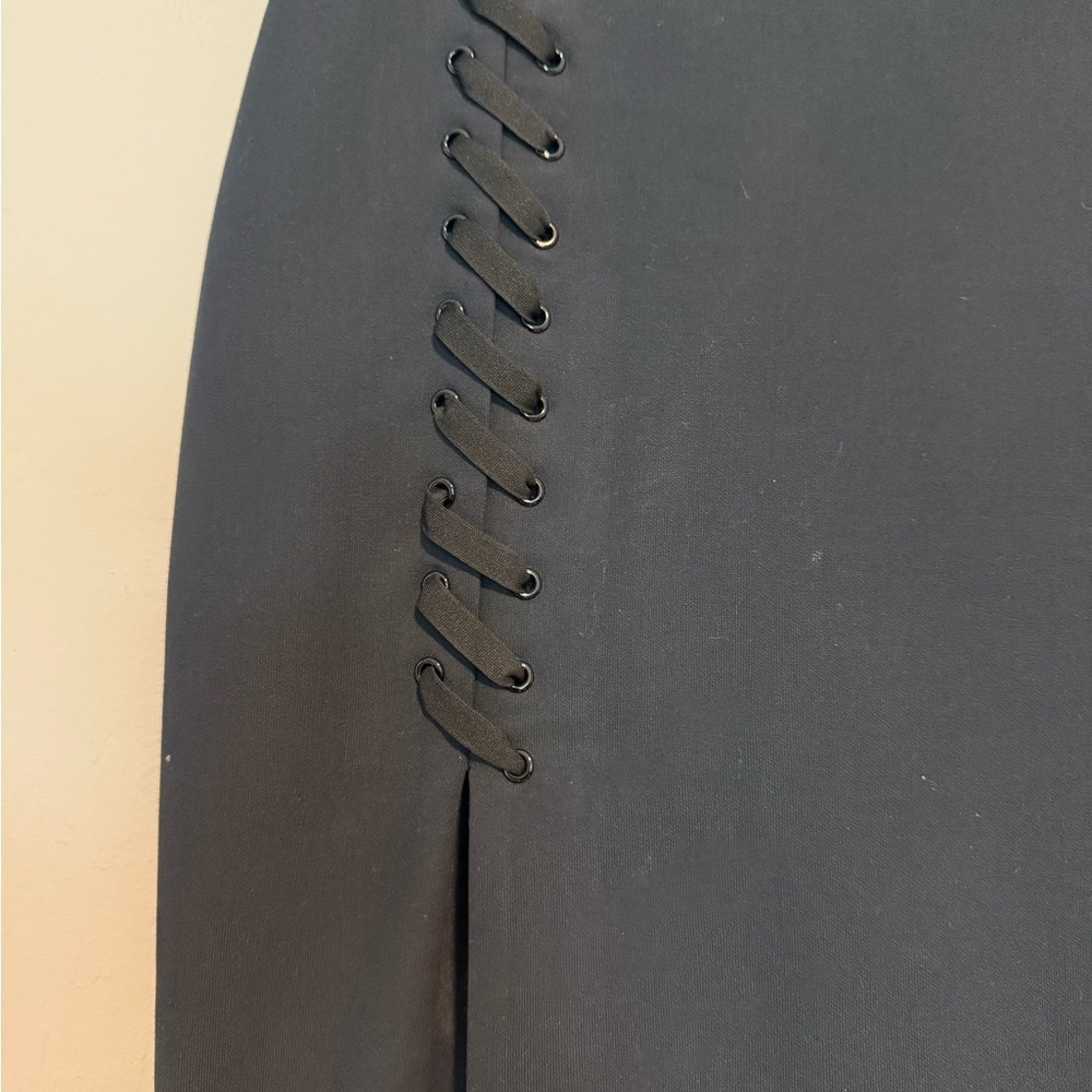 ELIZABETH and JAMES Mid-Length Navy Blue Skirt sIZE 6 Side Zipper - Picture 2 of 6